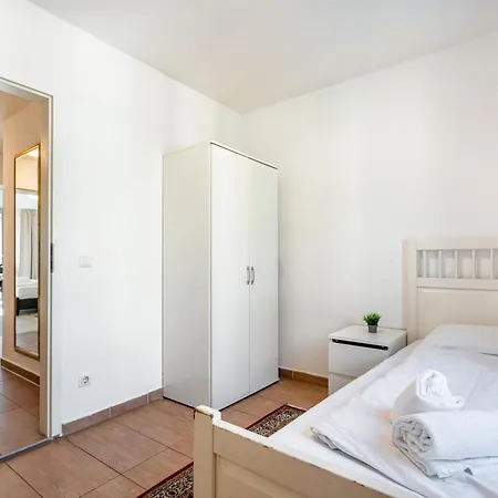 Aldars 5 شقة فندقية