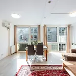 Aldars Urban Trio Suite No.5 Apart-hotel 3*